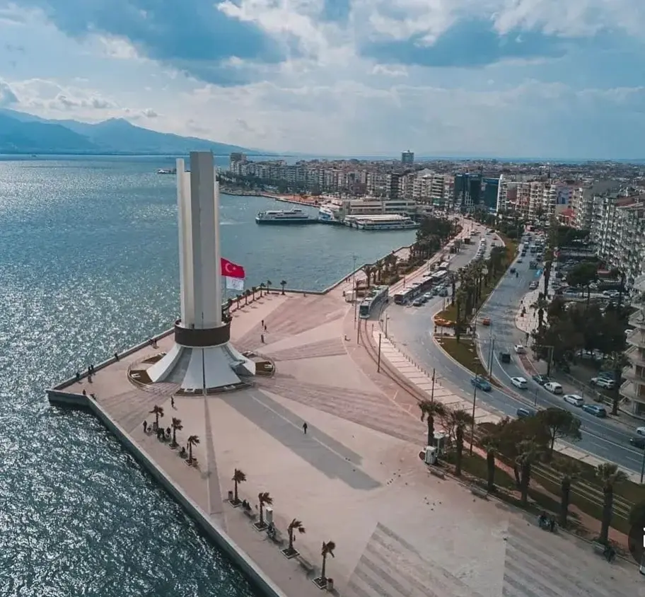 izmir havalimanı karşıyaka transfer sahil anıt görseli