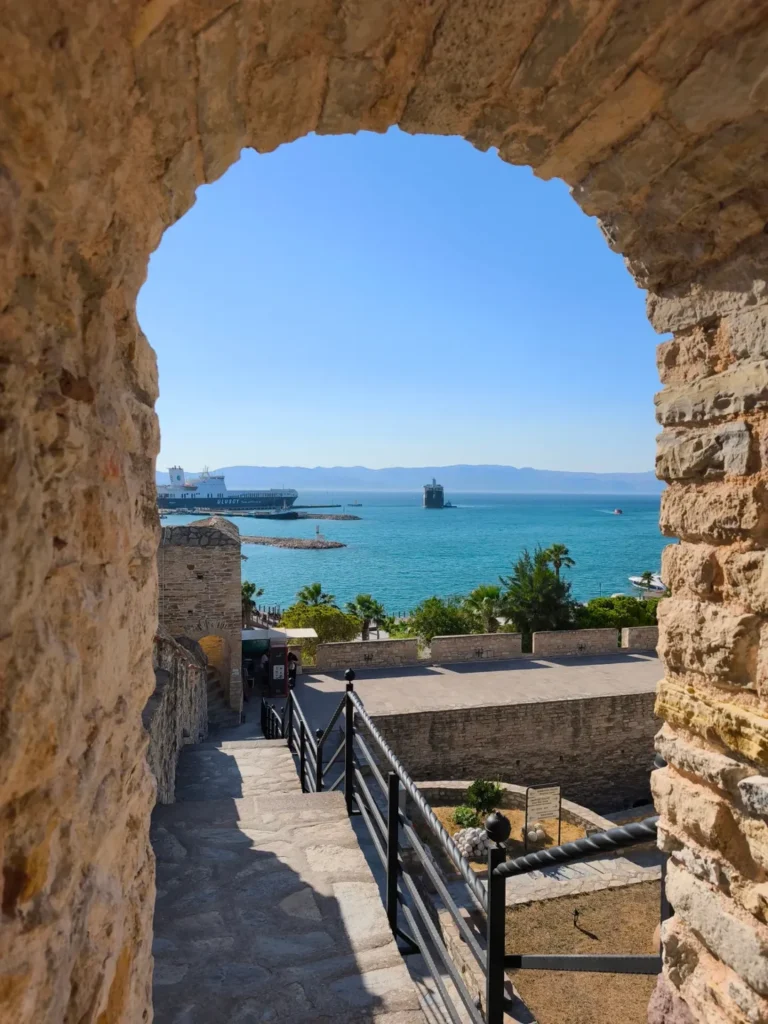 İzmir Havalimanı Çeşme Transfer Çeşme Kalesi Görseli