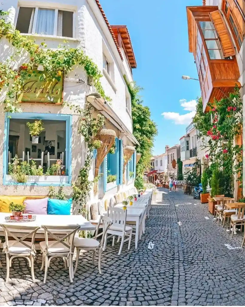 izmir havalimanı alaçatı transfer alaçatı sokak görseli